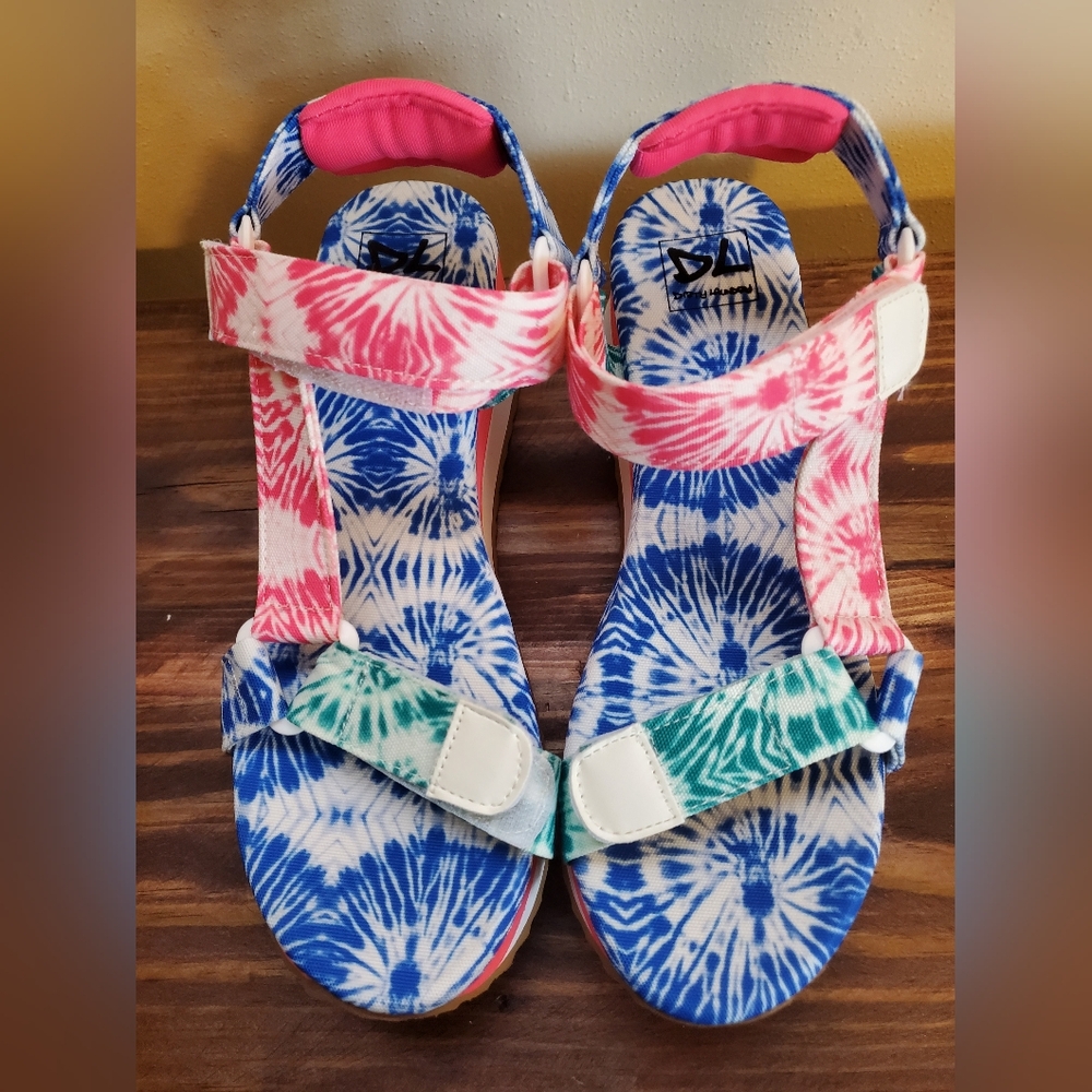 Dirty Laundry women's goin' out tye dye sandals size 7.5